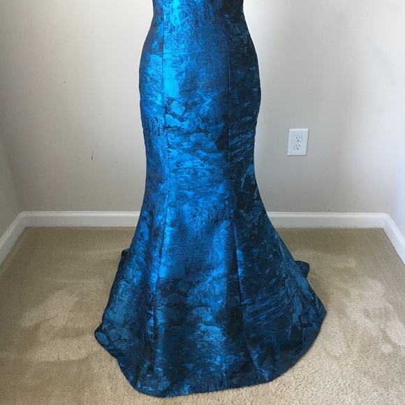Plunging brocade jacquard Vee mermaid dress gown - Picture 3 of 8